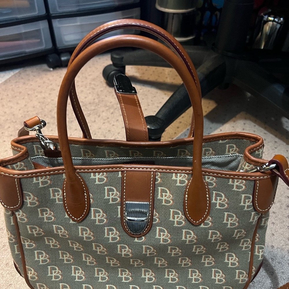 Dooney & Bourke